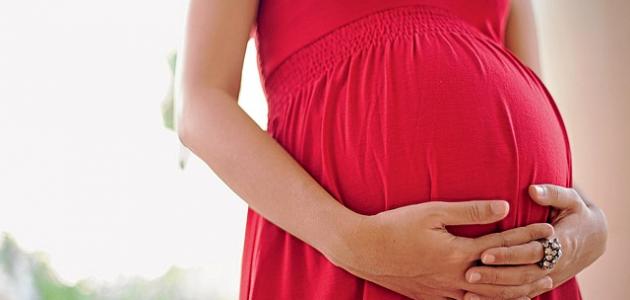 متى تظهر تشققات بطن الحامل