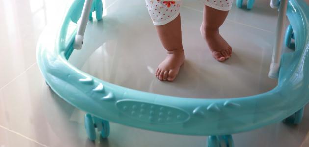 متى يركب الطفل المشاية متى يركب الطفل المشاية