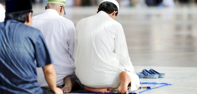 مفهوم الافتراش والتورك في الصلاة مفهوم الافتراش والتورك في الصلاة