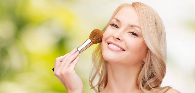 مم يصنع المكياج