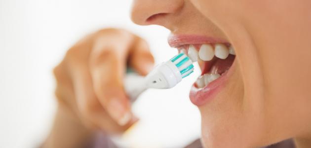 صورة بيكربونات الصوديوم لتبييض الأسنان