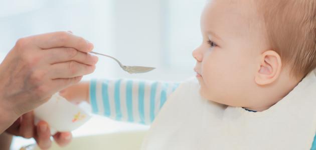 صورة جديد ماذا يأكل الطفل ذو الأربعة أشهر