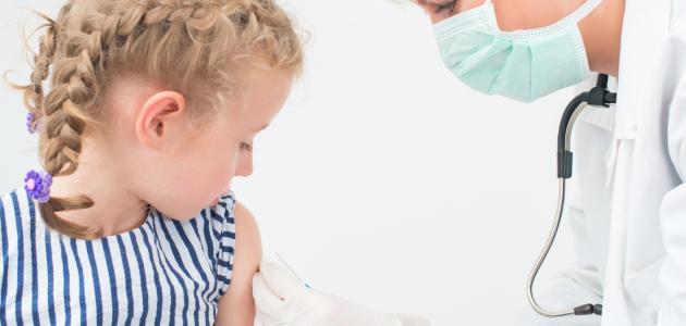 صورة جديد تطعيم طفل السنة ونصف