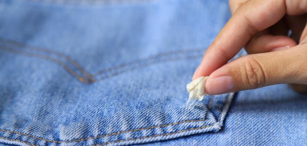 صورة جديد كيفية إزالة اللبان من الملابس