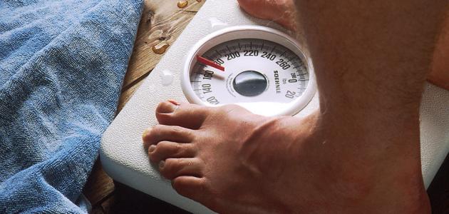 صورة الطريقة الصحيحة لقياس الوزن