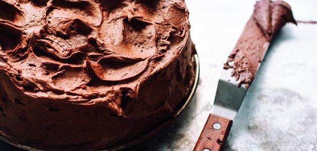 صورة طريقة عمل صوص الشوكولاتة على الكيك