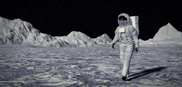 صورة اسم أول رائد فضاء هبط على سطح القمر
