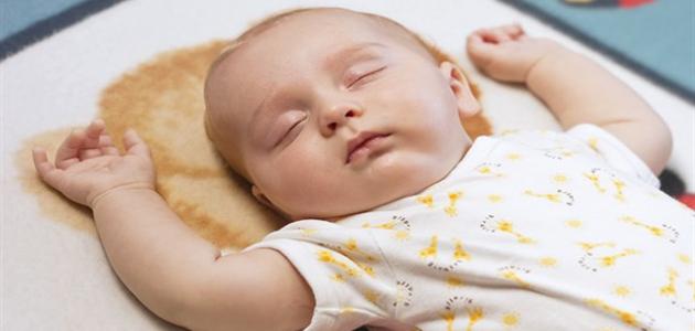 صورة طريقة نوم الطفل الرضيع