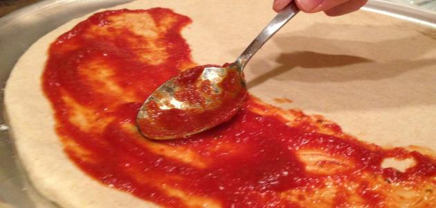 صورة طريقة تحضير صلصة البيتزا الإيطالية