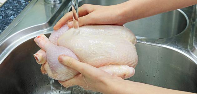 صورة طريقة غسل الدجاج