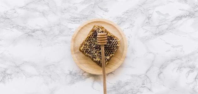 صورة فوائد شمع العسل للبشرة الدهنية