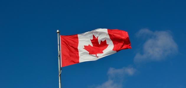 صورة ما لون علم كندا
