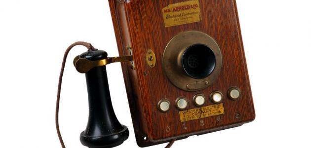 صورة كيف كان الهاتف قديماً