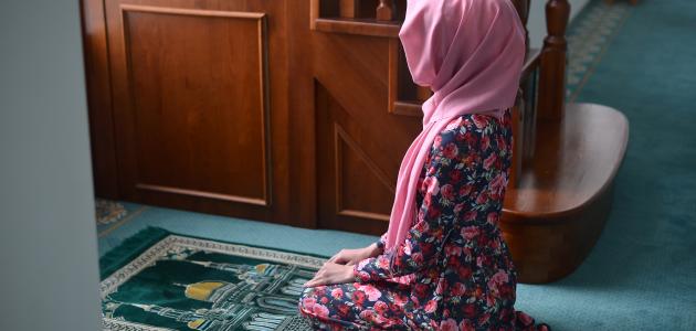 صورة طريقة الصلاة الصحيحة للنساء